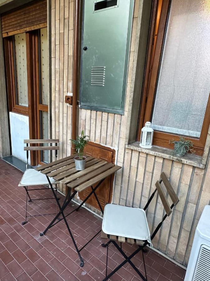 Casa Gianduia Davanti Al Grattacielo Turin Exterior photo
